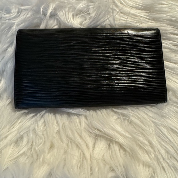 Louis Vuitton Black Epic Wallet - Picture 2 of 6